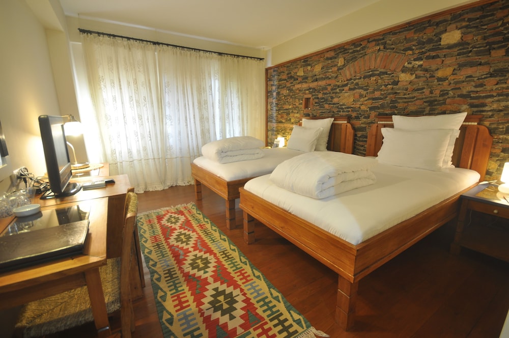 Standard Double or Twin Room, Garden View - Photo 7