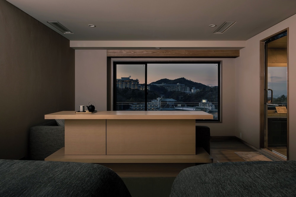Premium Suite, Private Bathroom, Mountain View photo 2
