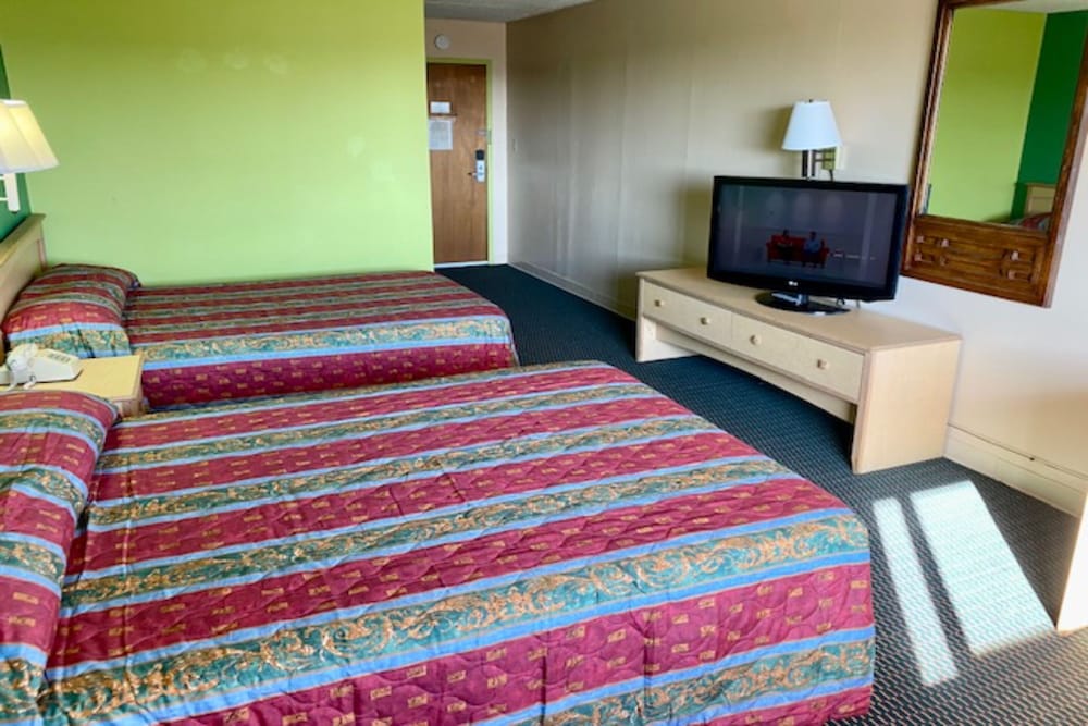 Room, 2 Double Beds, Smoking - Photo 7