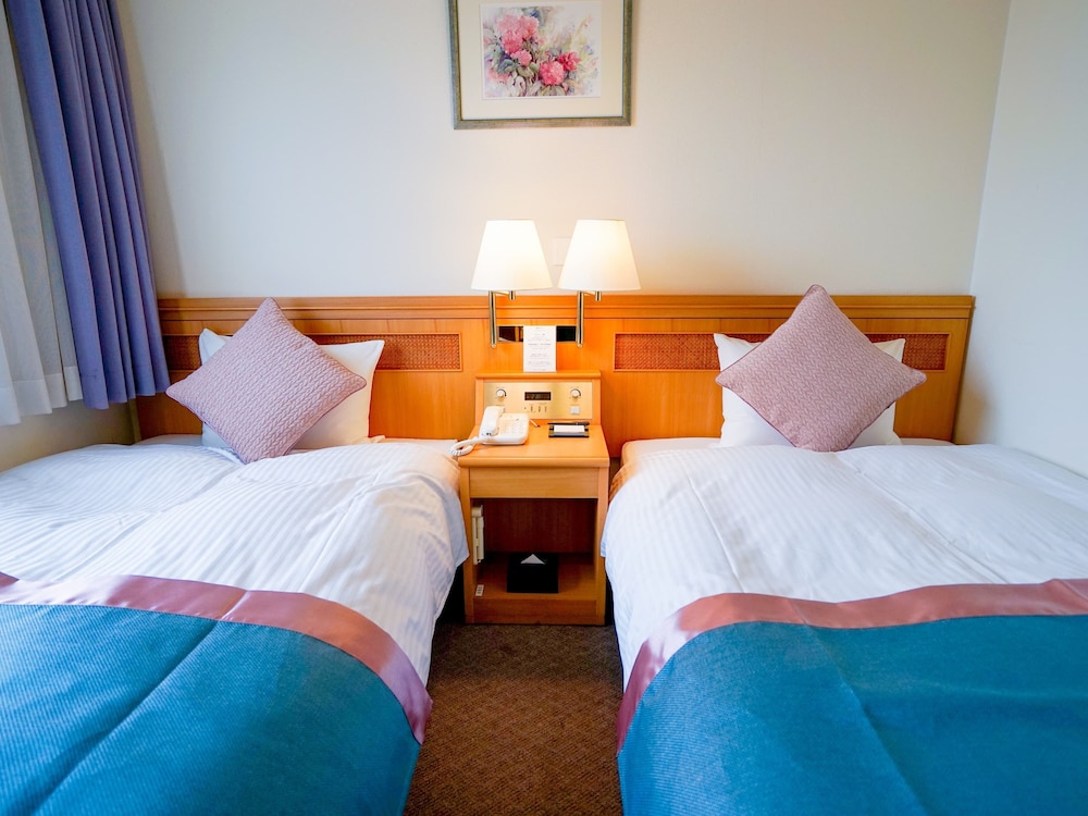 Basic Twin Room, Non Smoking - Photo 2