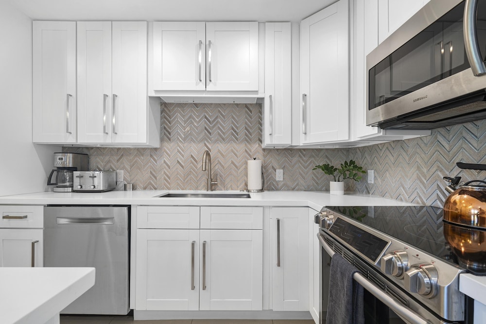 Relax in Luxury - 3 Bed 2 Bath Oasis With Pool, Foto 25