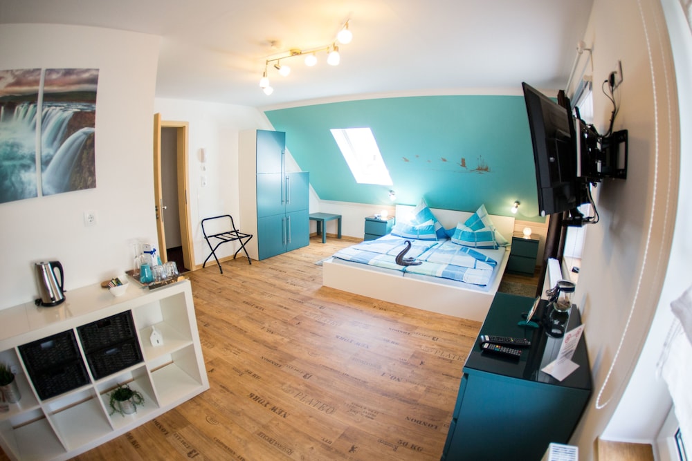 Apartment (Wasserzimmer) photo 3