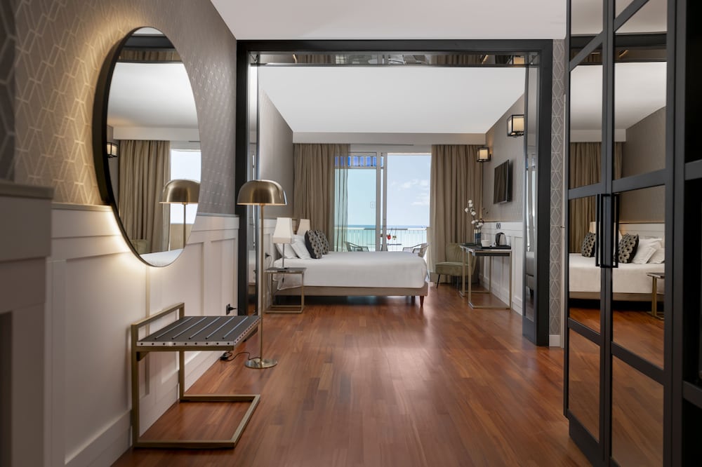 Deluxe Room, Balcony, Sea Facing - Photo 3