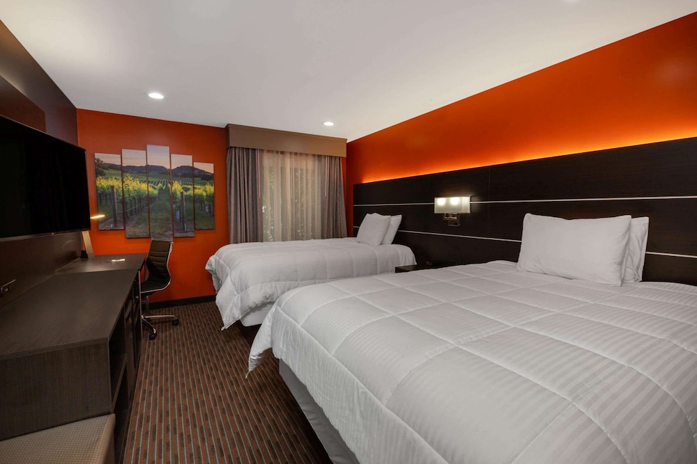 Standard Room, 2 Queen Beds, Non Smoking - Photo 1