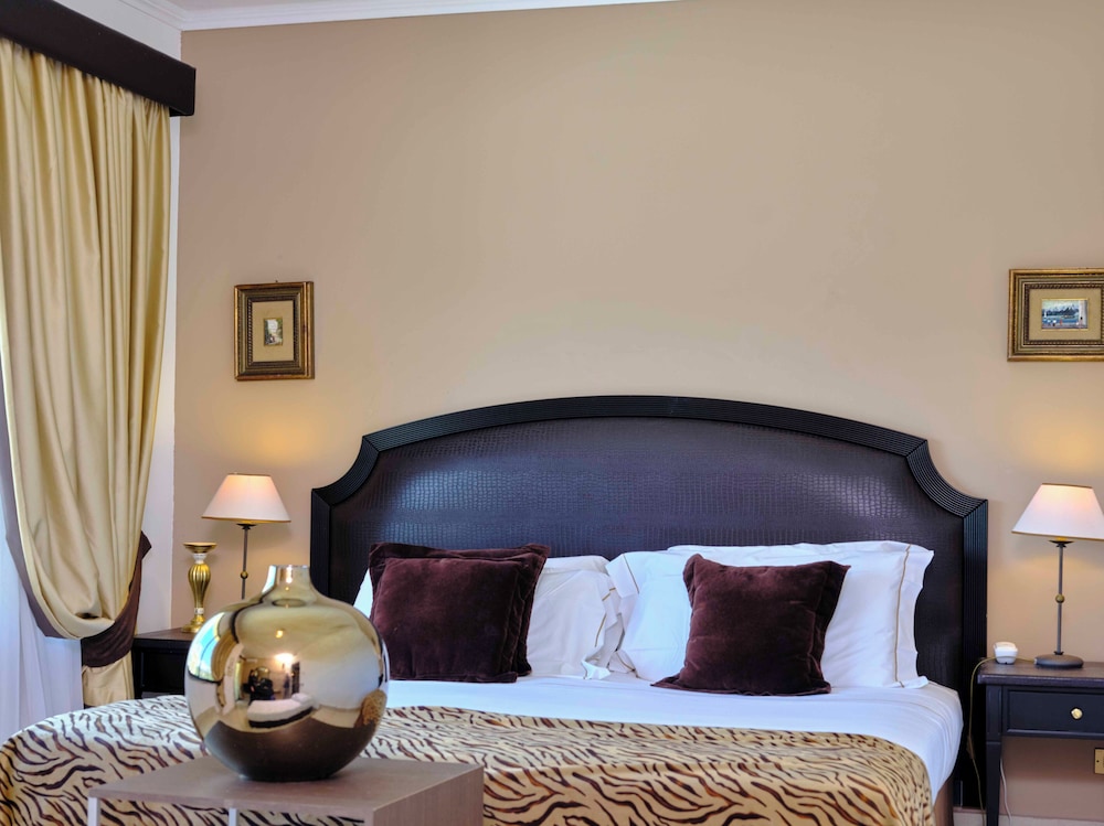 Junior Triple Room, Multiple Beds, Park View - Photo 3