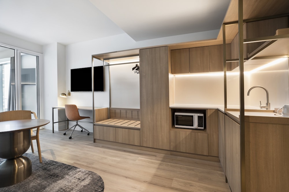 Suite, 1 King Bed, Kitchenette, Bay View (Dining) - Photo 7