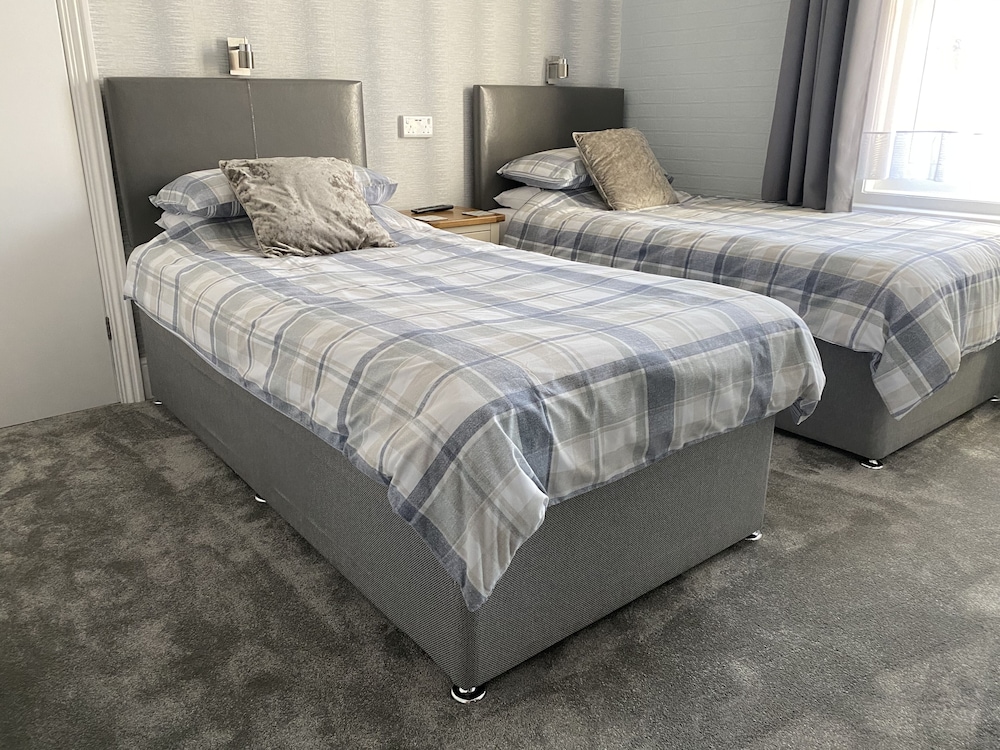 Standard Twin Room, Ensuite photo 3