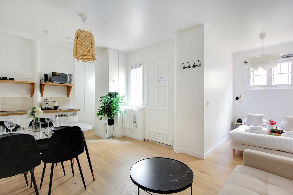 Apartment photo 2