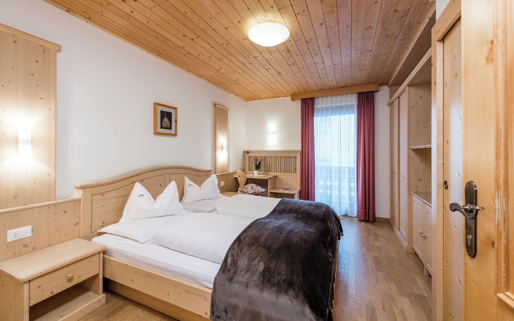 Standard Double or Twin Room, River View photo 1