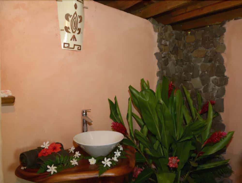 Bungalow, 1 Bedroom, Kitchenette, Ocean View (Fare Ho'e) photo 3