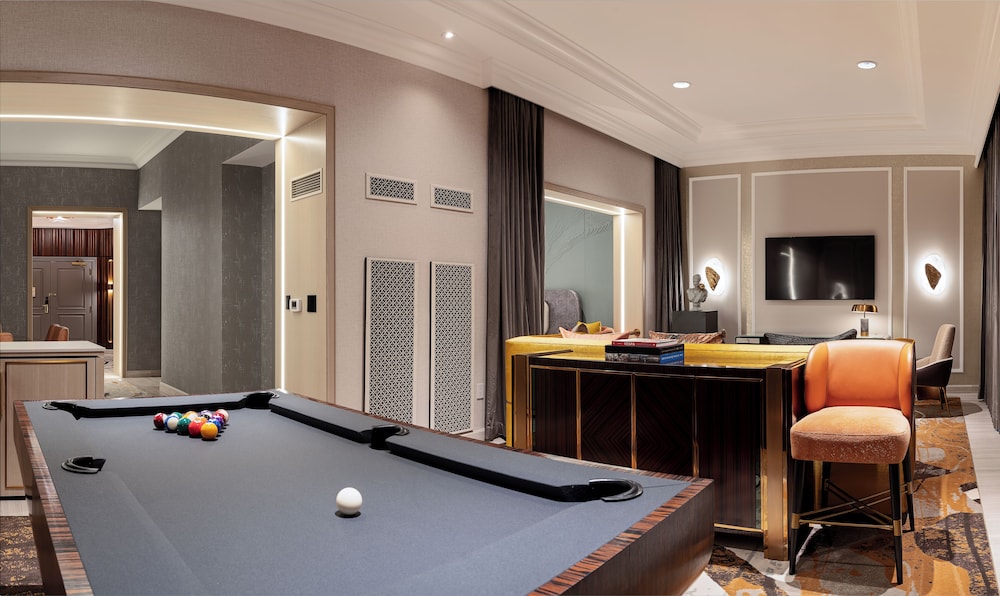 Newly Remodeled Grand King Suite City View