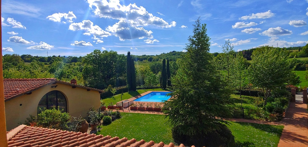 Double Room, 1 Queen Bed, Pool View photo 1