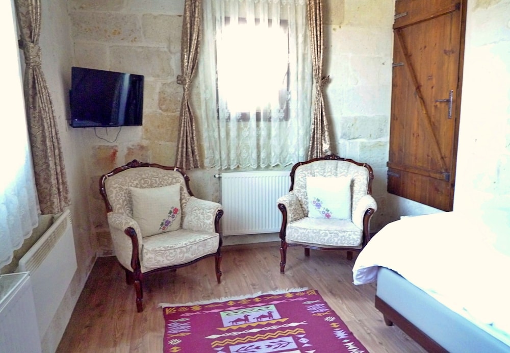 Deluxe Suite (Triple) - Photo 5