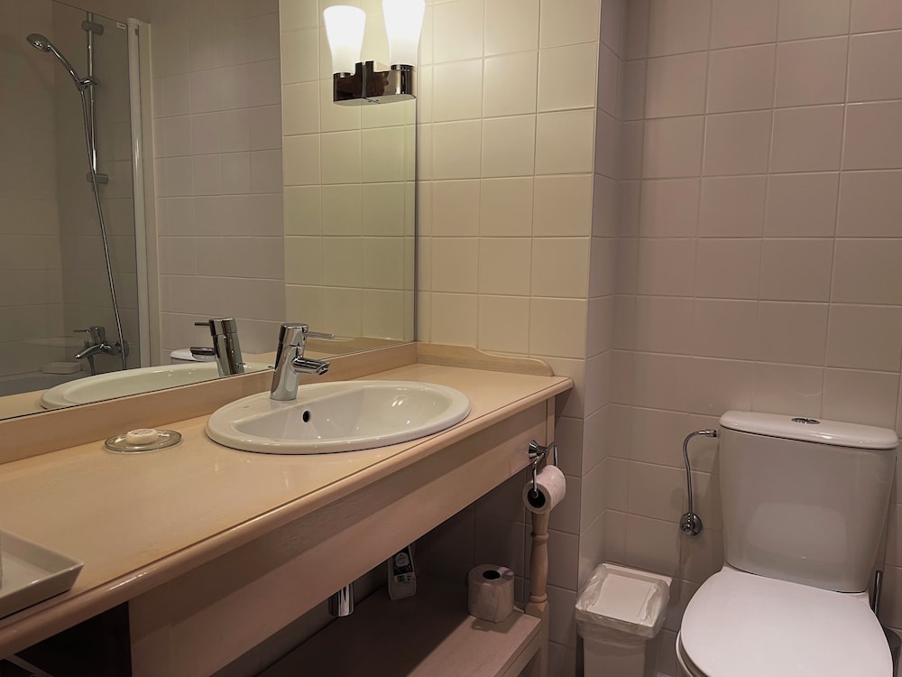 Premium Double Room - Photo 6