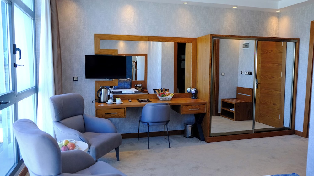 Standard Double Room, City View photo 3