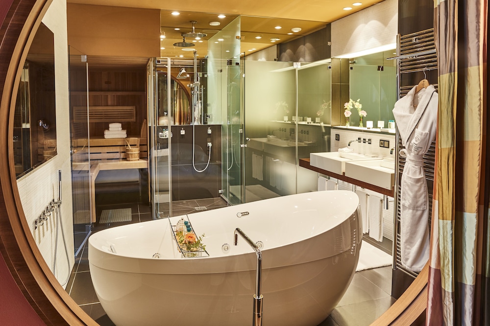 Presidential Suite, 2 Bedrooms (Ludwig) thumbnail 5