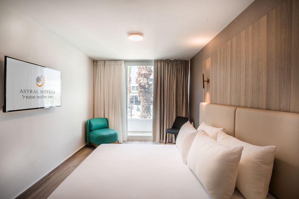 Double Room, Balcony, Pool View photo 2