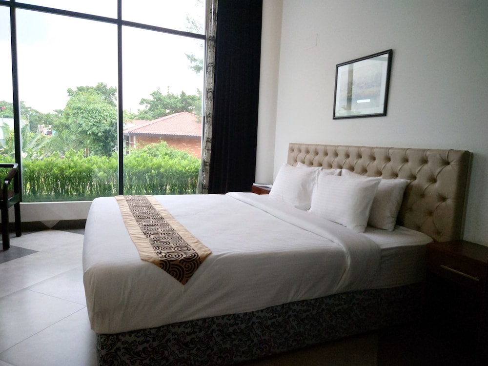 Executive Double Room, Pool View