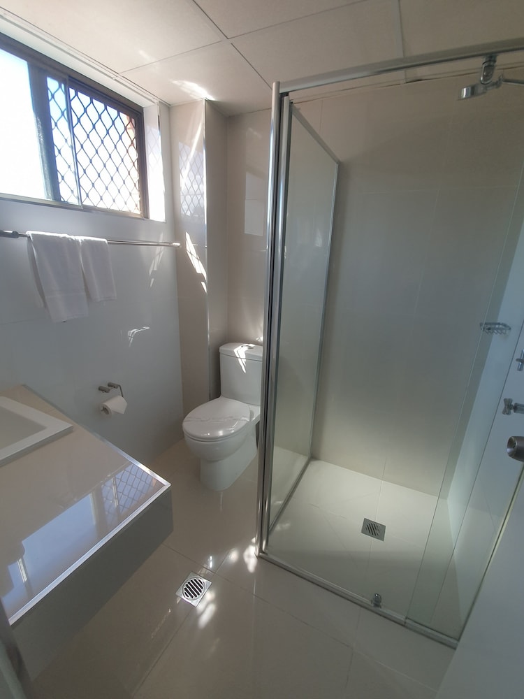Two bedroom sleeps 5 photo 2