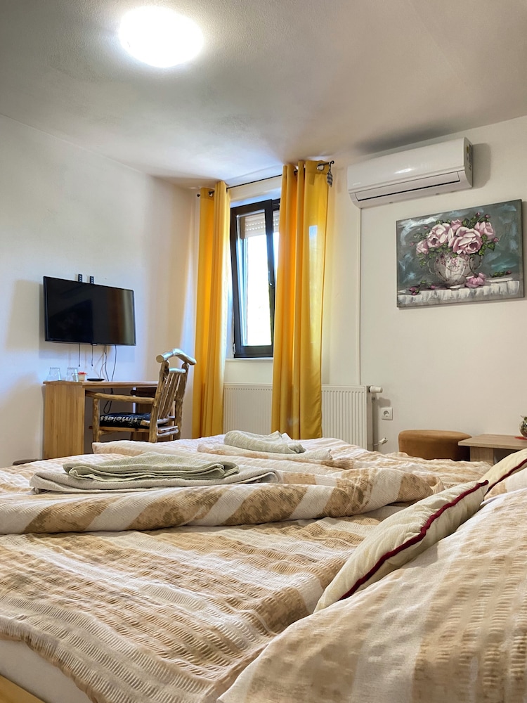 Deluxe Double Room - Photo 29