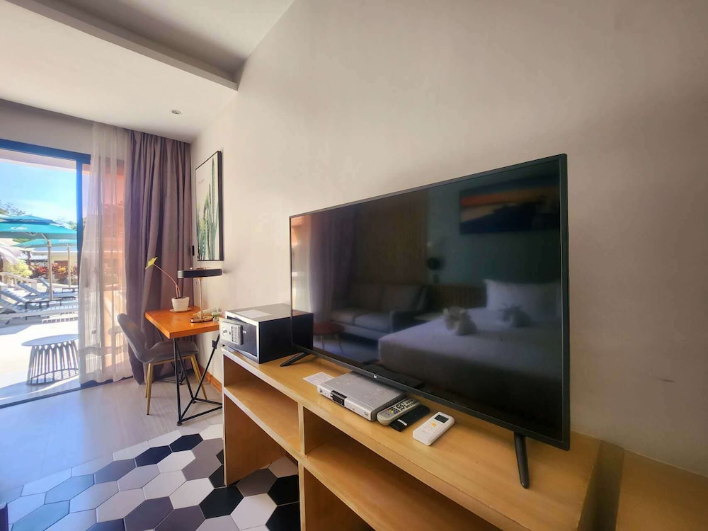 Deluxe Double Room, 1 King Bed, Non Smoking - Photo 3