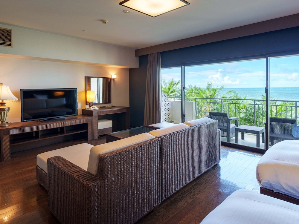 Deluxe Family Room, Non Smoking (Main Building Ocean's Wing) - Photo 3