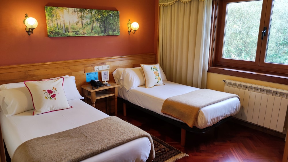 Twin Room - Photo 1