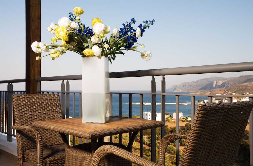 Family Room, Sea View - Photo 2