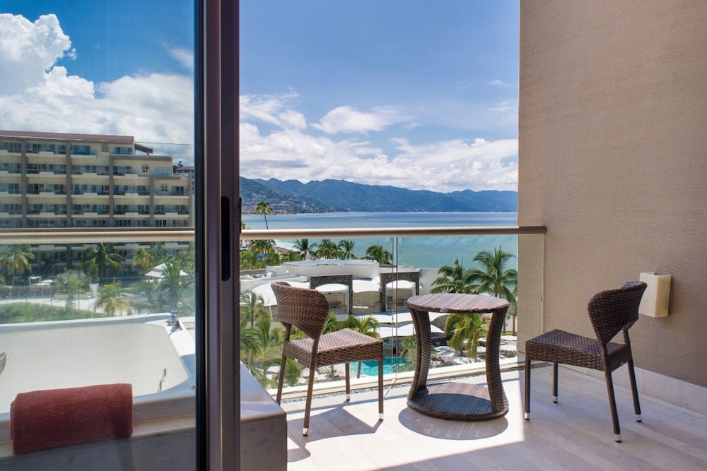 Preferred Club Jr. Suite Ocean View, 2 Double Beds - Photo 4