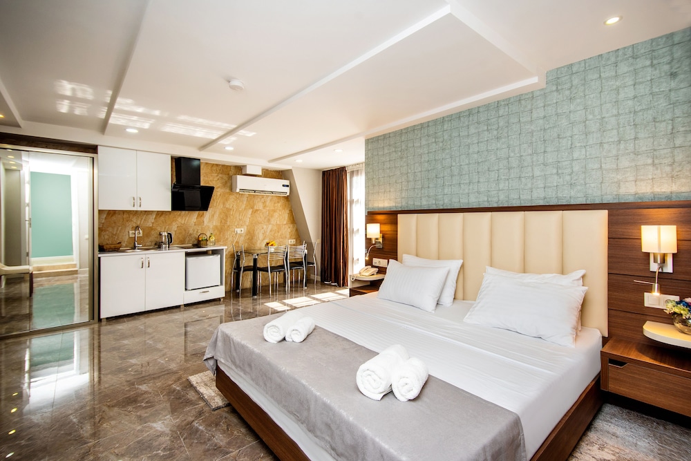 Studio Apartment with Terrace photo 1