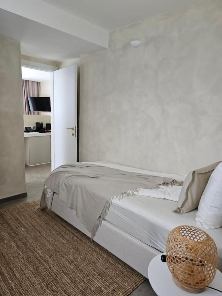Suite, 2 Bedrooms, Balcony, Sea View photo 3