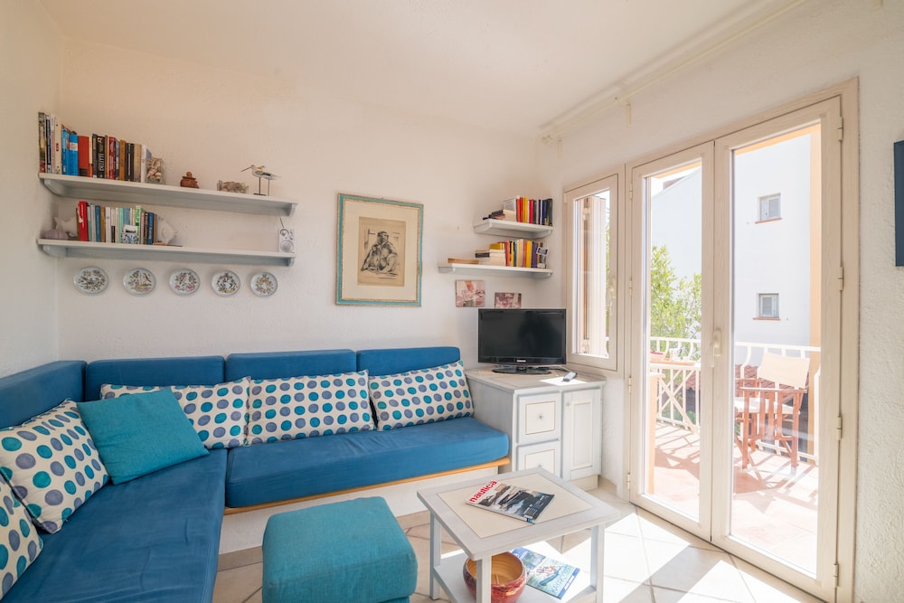 Family Apartment, Multiple Bedrooms (Il Vecchio Faro A37 150m From The)