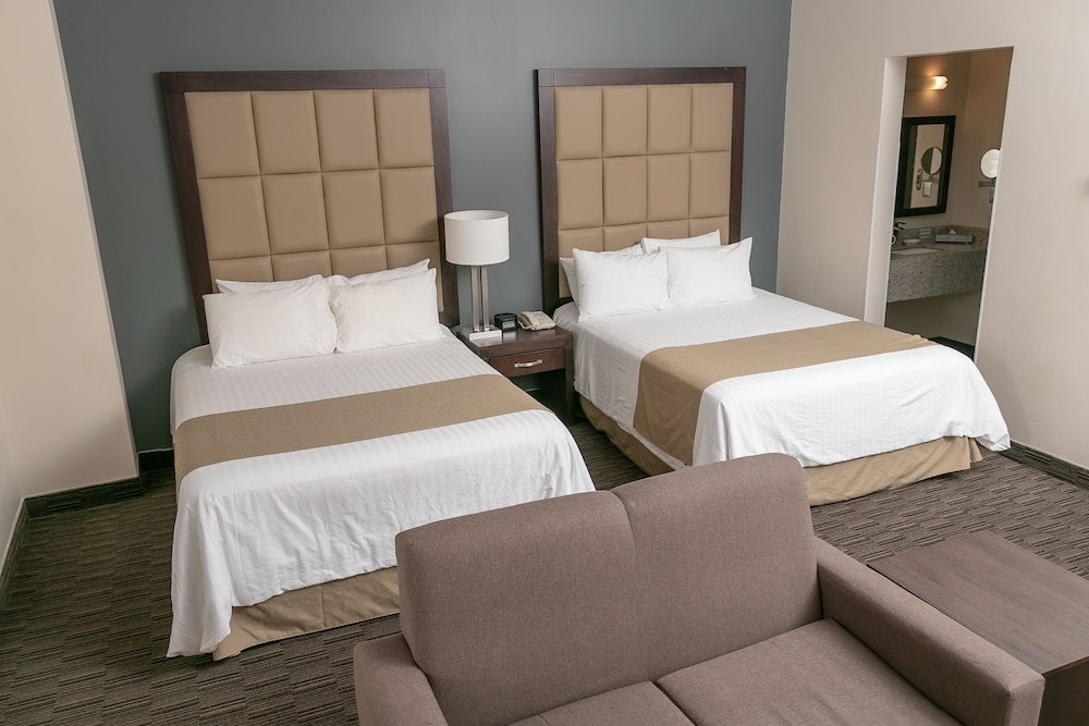 Room, 2 Queen Beds, Non Smoking, Refrigerator & Microwave photo 3