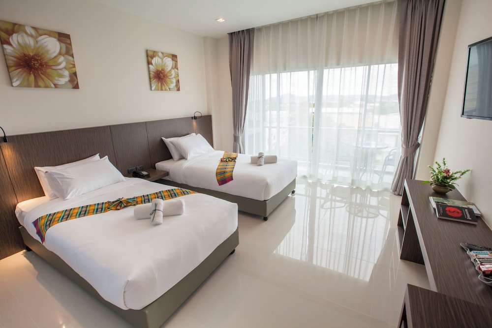 Standard Twin Bed with Sea View