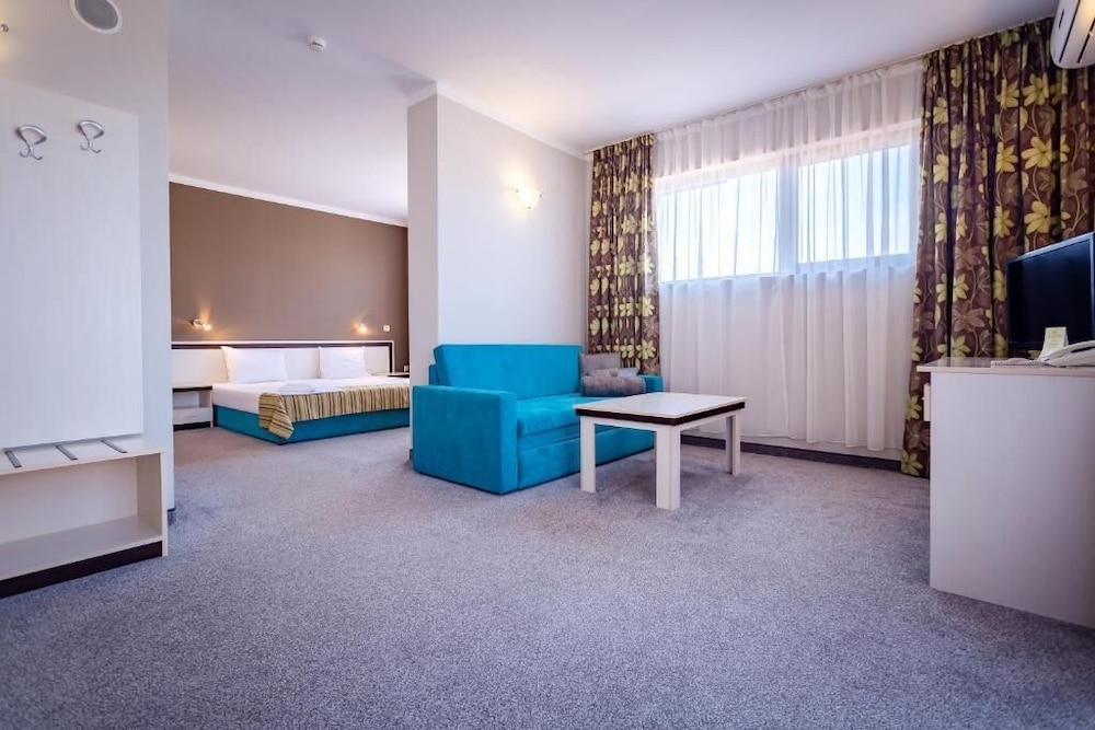 Family Suite, Balcony, Partial Sea View