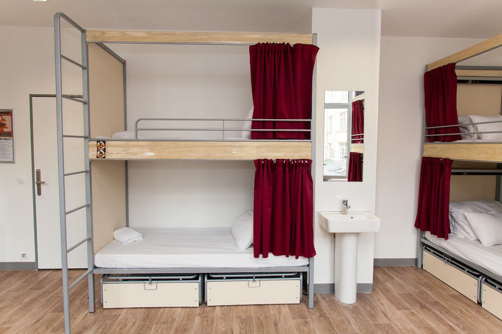 One Bed in a Six Bed Mixed Dorm With Shared Bathroom photo 1
