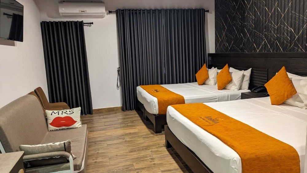 Family Quadruple Room, City View photo 1