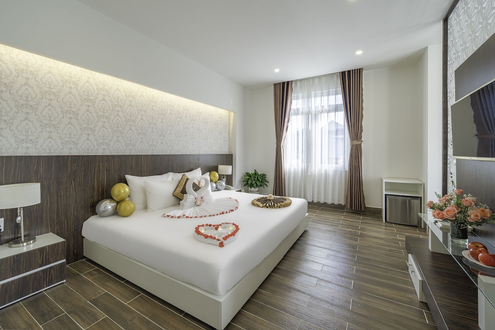 Panoramic Suite, Balcony, Hill View photo 1