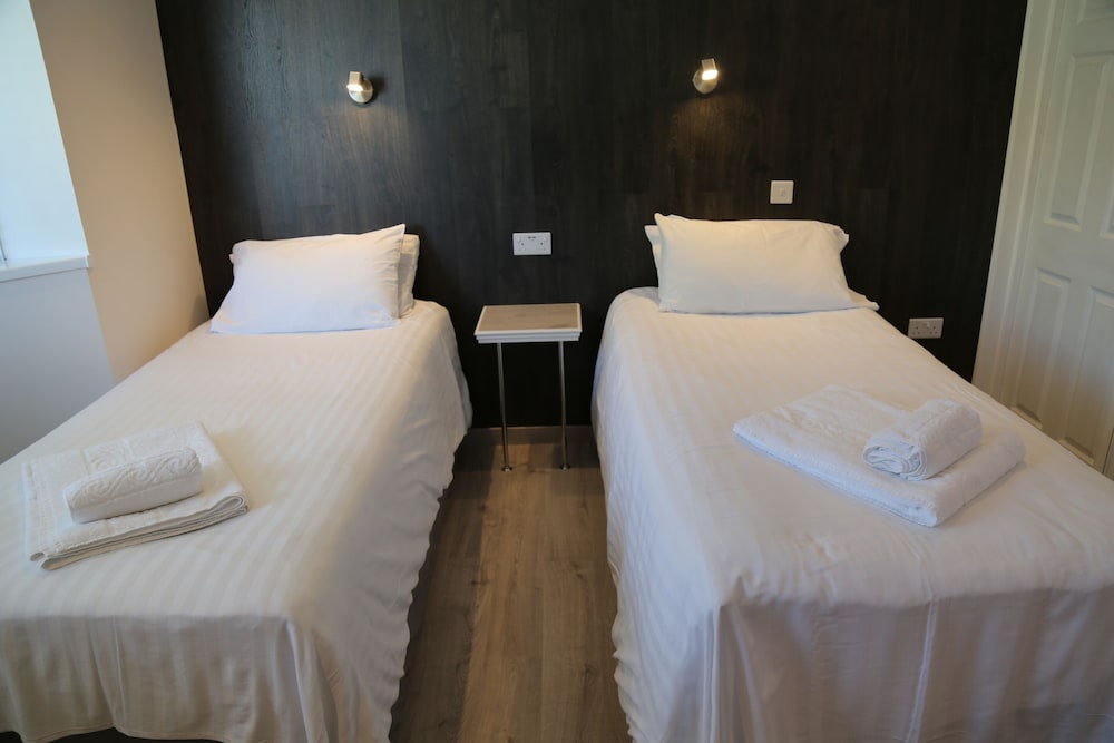 Standard Quadruple Room, Ensuite (Double 2 and Single beds) photo 3