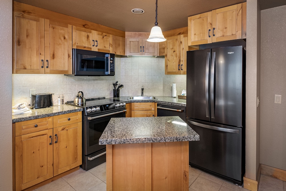 Condo, 1 Bedroom (1 Bath) - Photo 2