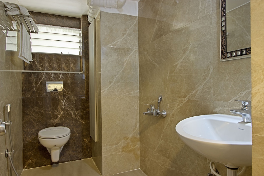 Deluxe Double Room (With A/C) photo 2