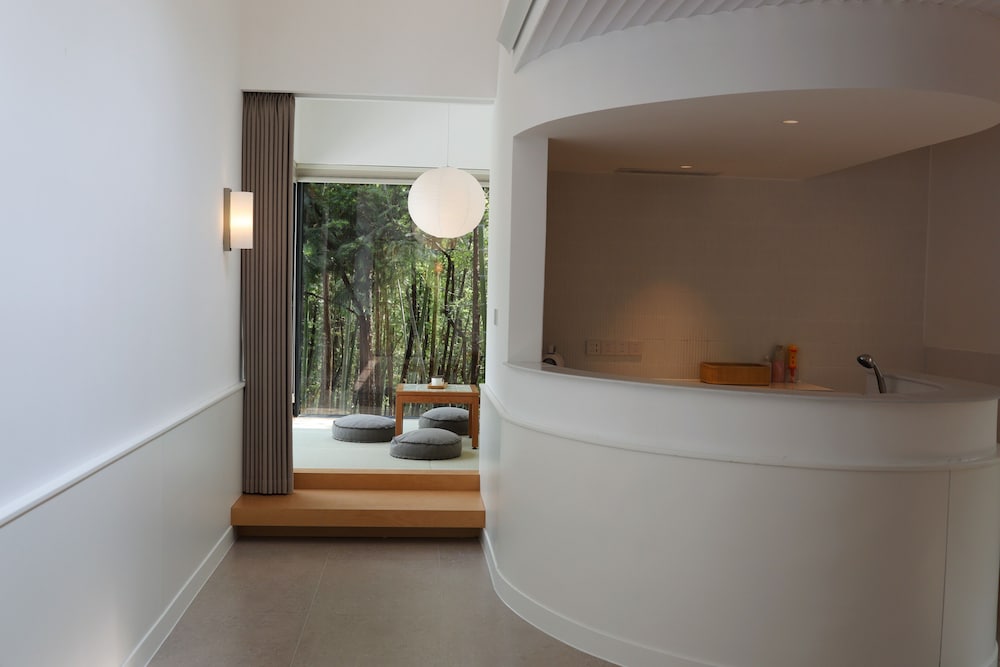 Luxury House, Hill View photo 2