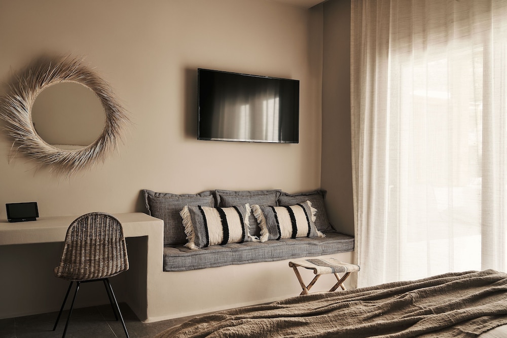 Delos Sea View Suite with Hot Tub - Photo 4