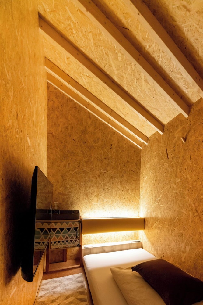 High Standard Cabin, Men only (Lower), Non Smoking photo 1