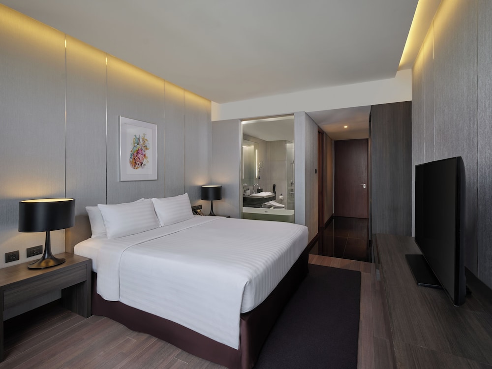 Club Room (Lounge Access) - Photo 5
