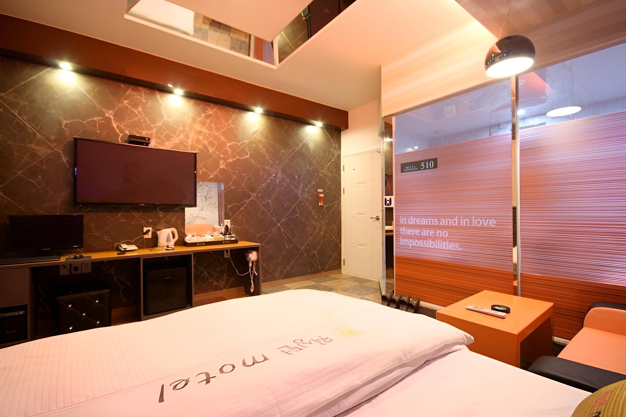 Room (Suite (Semi-Special Room/2PC/Netflix ) - Photo 5