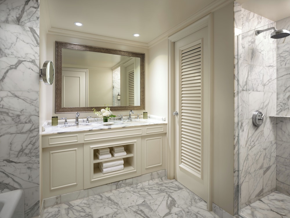 Partial Ocean View Queen/Queen Accessible Tub (Newly Renovated) - Photo 4