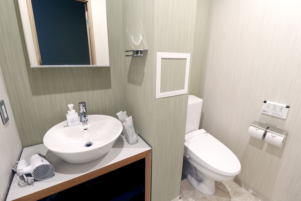 Standard Twin Room - Photo 10