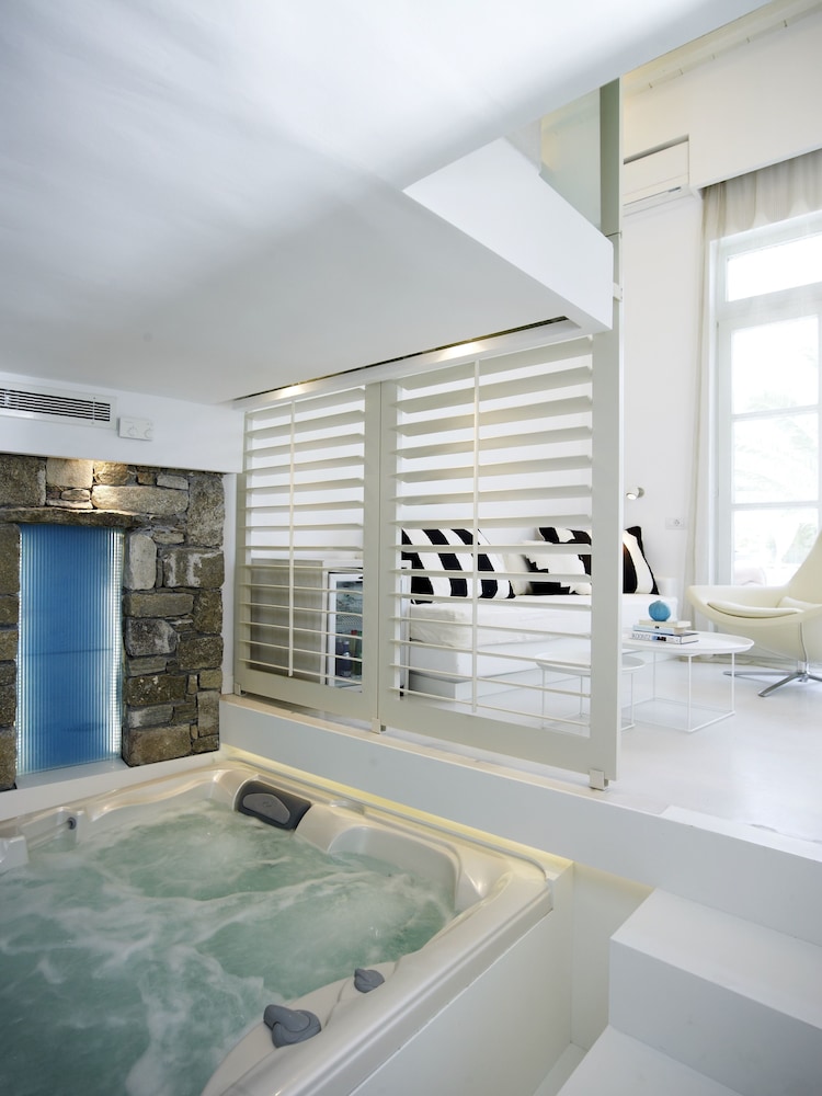Executive Suite, Pool View