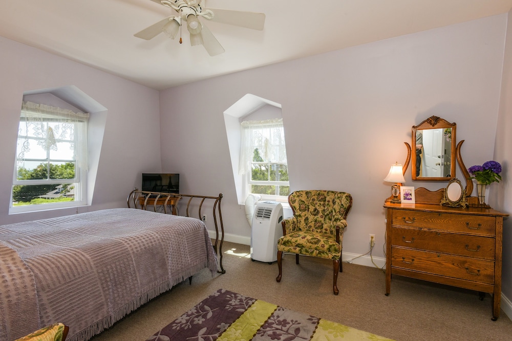 Room 8 photo 2